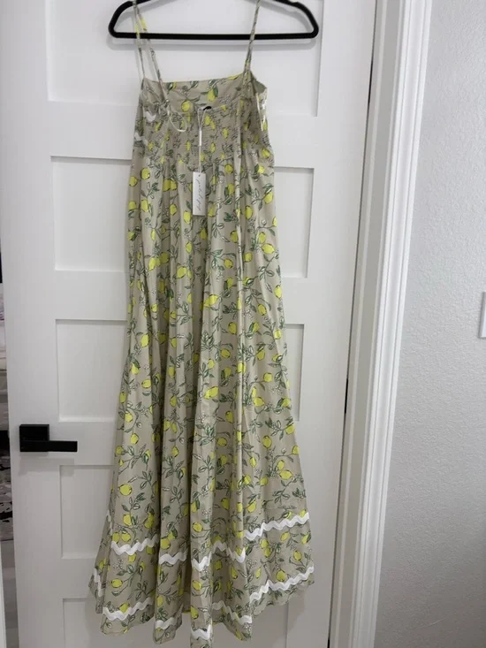 Petal & Pup Maxi Dress. Size 6 - Picture 2 of 3